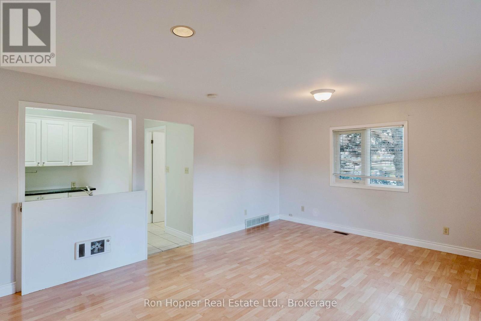 1082 8TH STREET E - 12