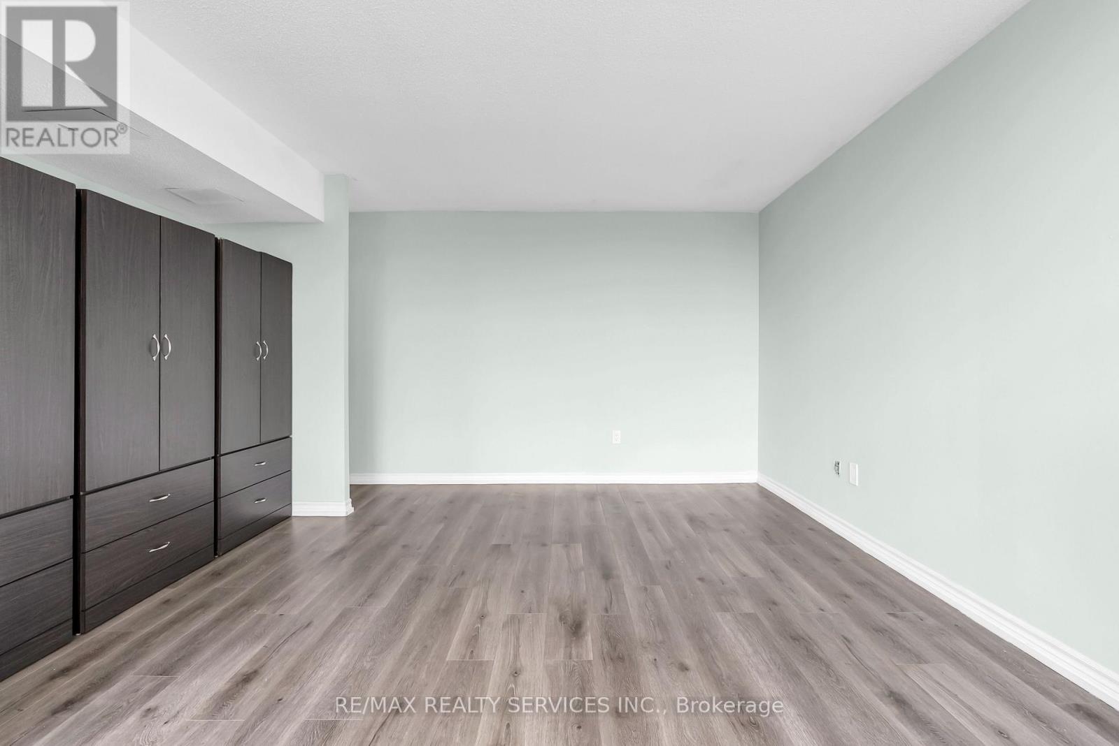 21 Markbrook Lane North — photo 26
