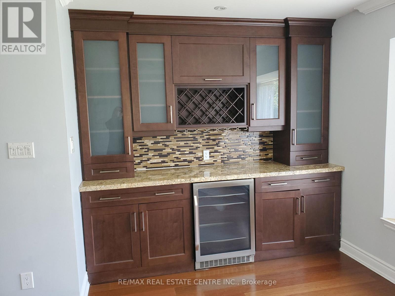 1077 Selby Avenue — photo 14