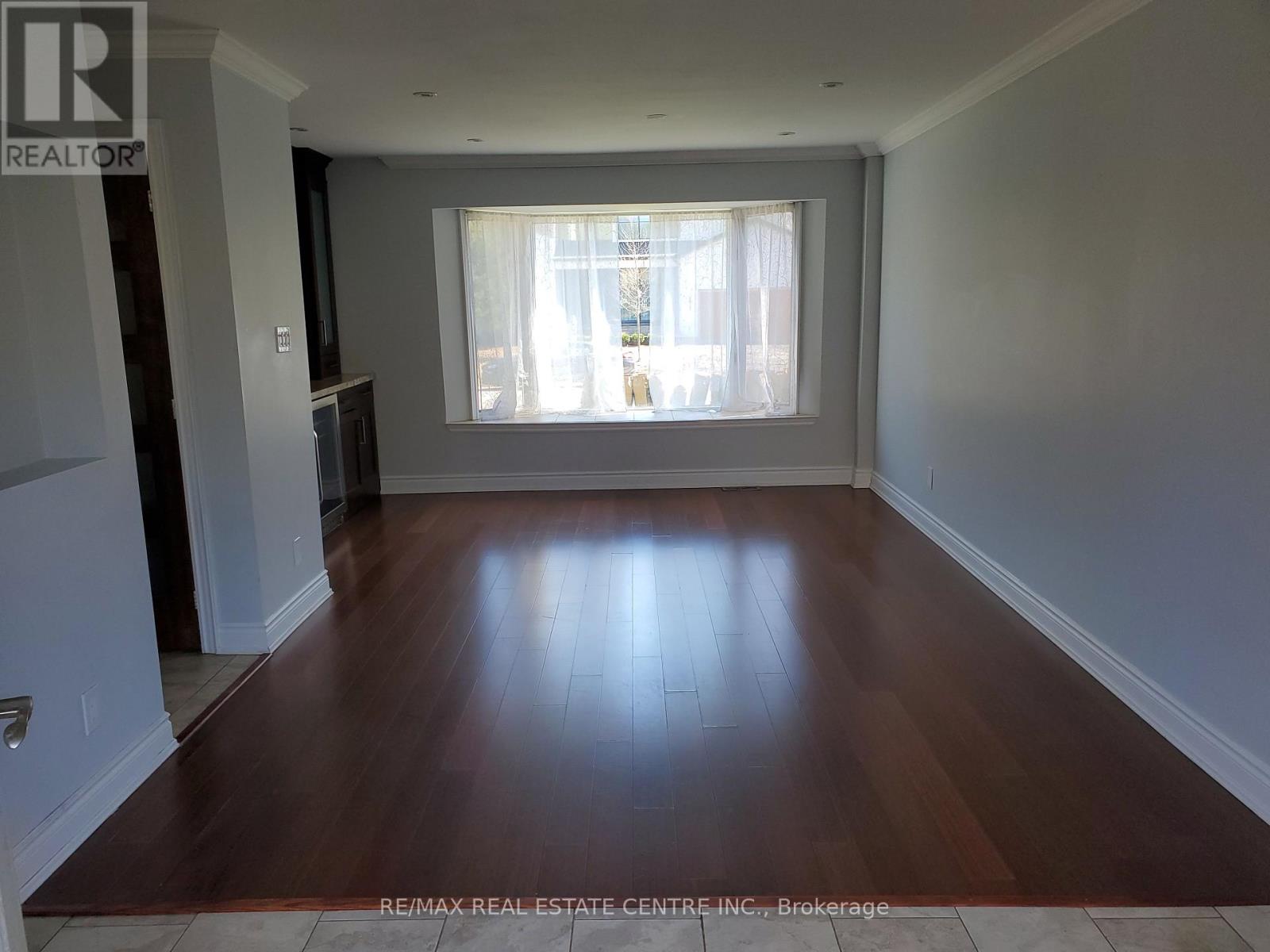 1077 Selby Avenue — photo 15