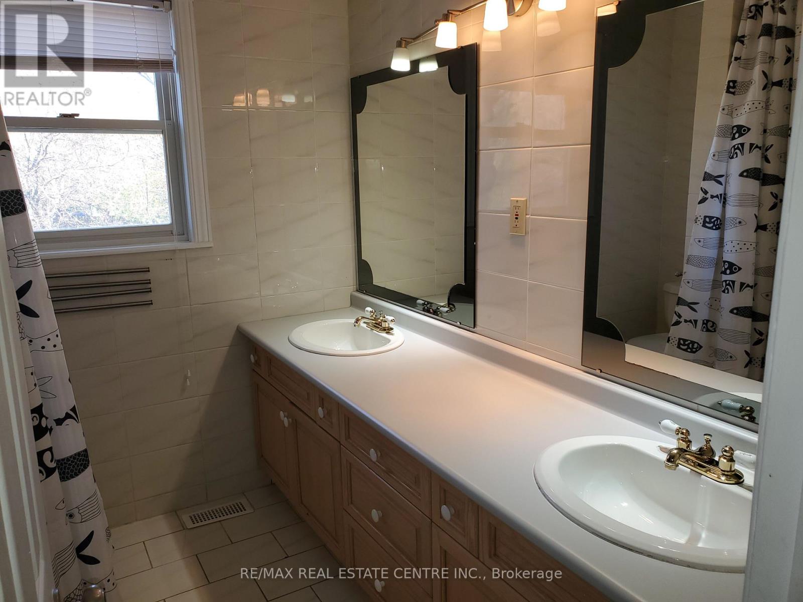 1077 Selby Avenue — photo 20