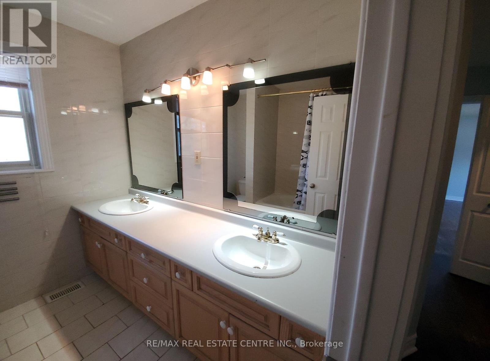 1077 Selby Avenue — photo 22
