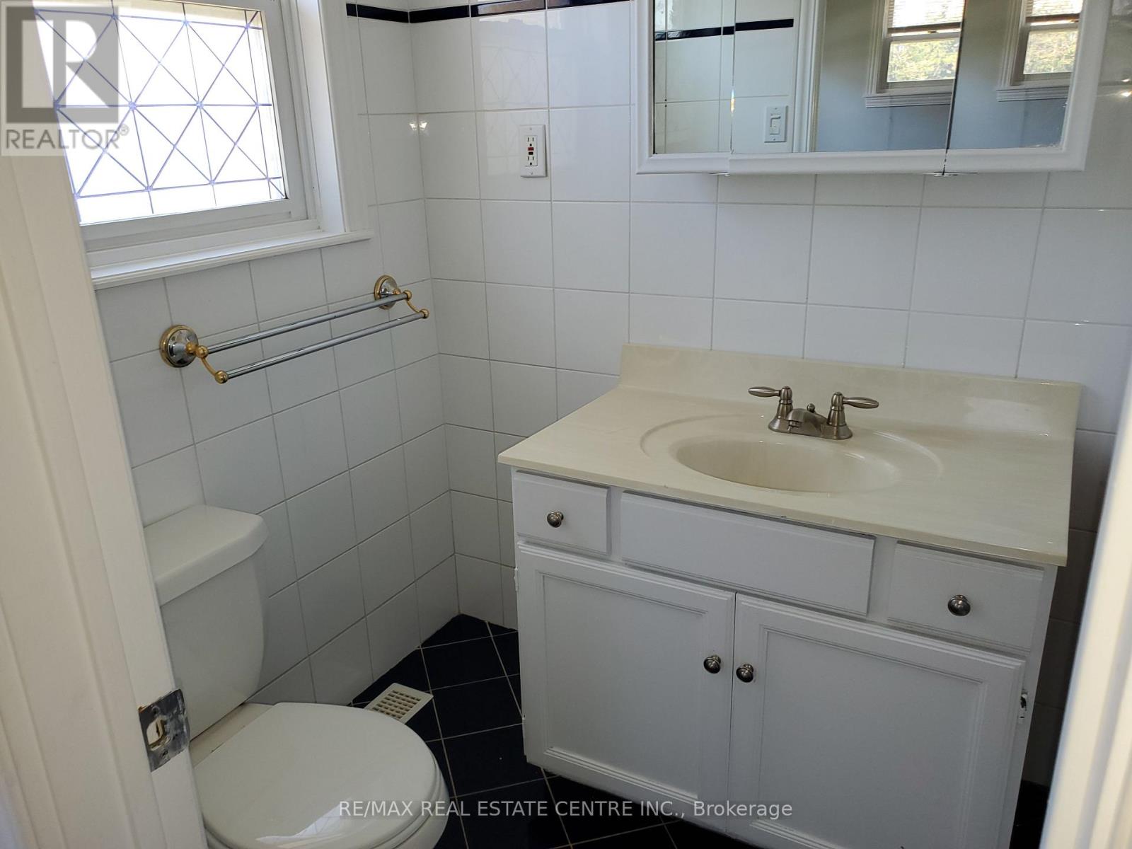 1077 Selby Avenue — photo 32