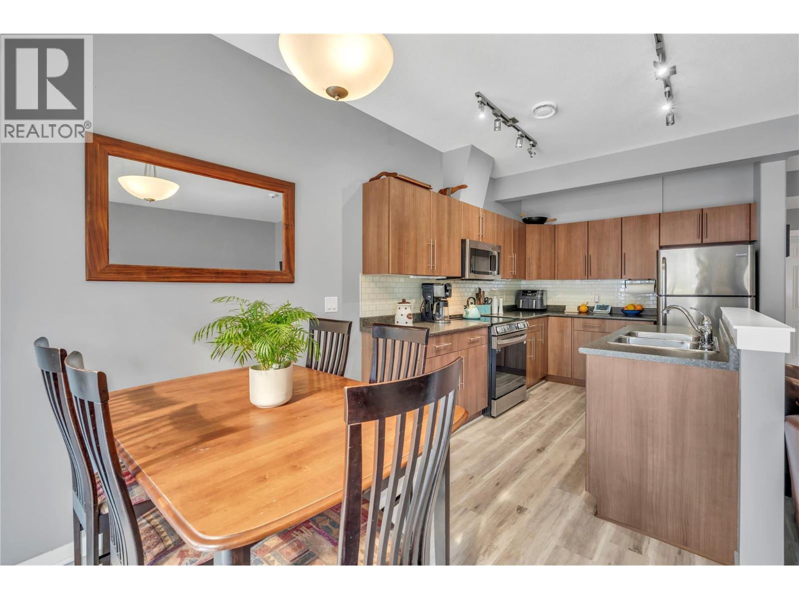 484 SIMILKAMEEN Avenue - 12