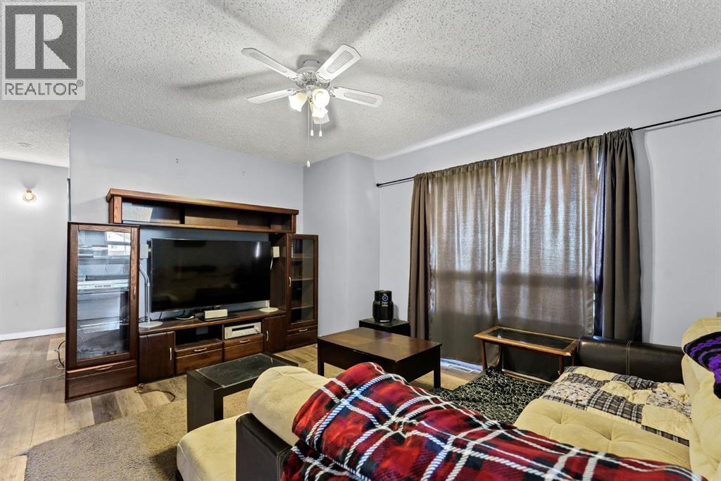 922 4 Street SE - 9