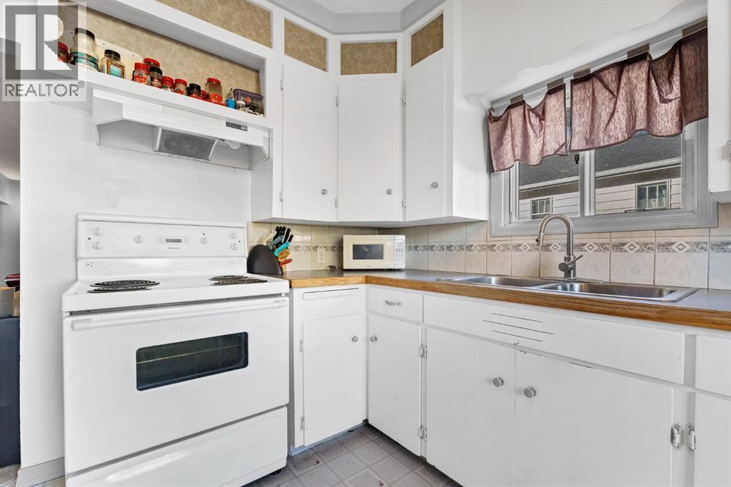 922 4 Street SE - Image 14