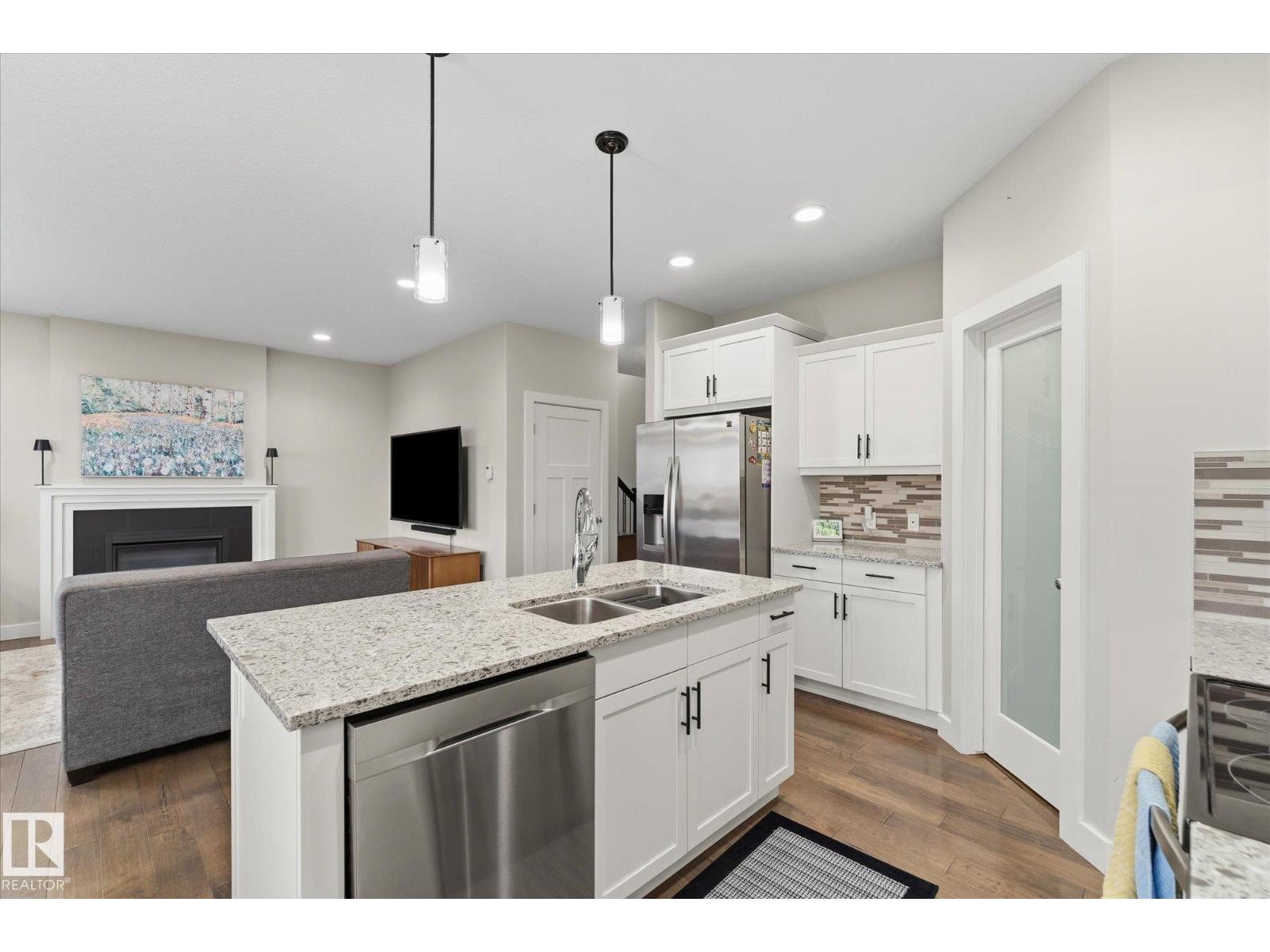 10605 96 ST - 17