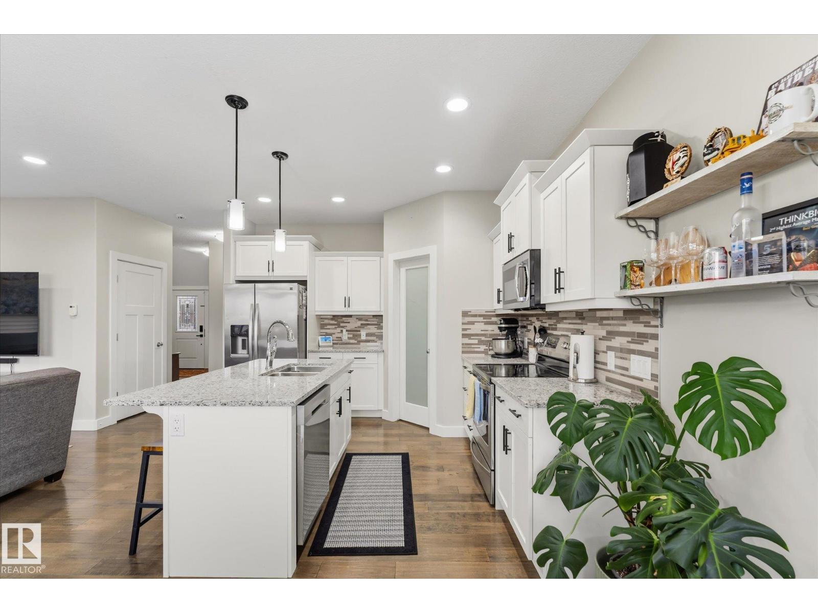 10605 96 ST - 18