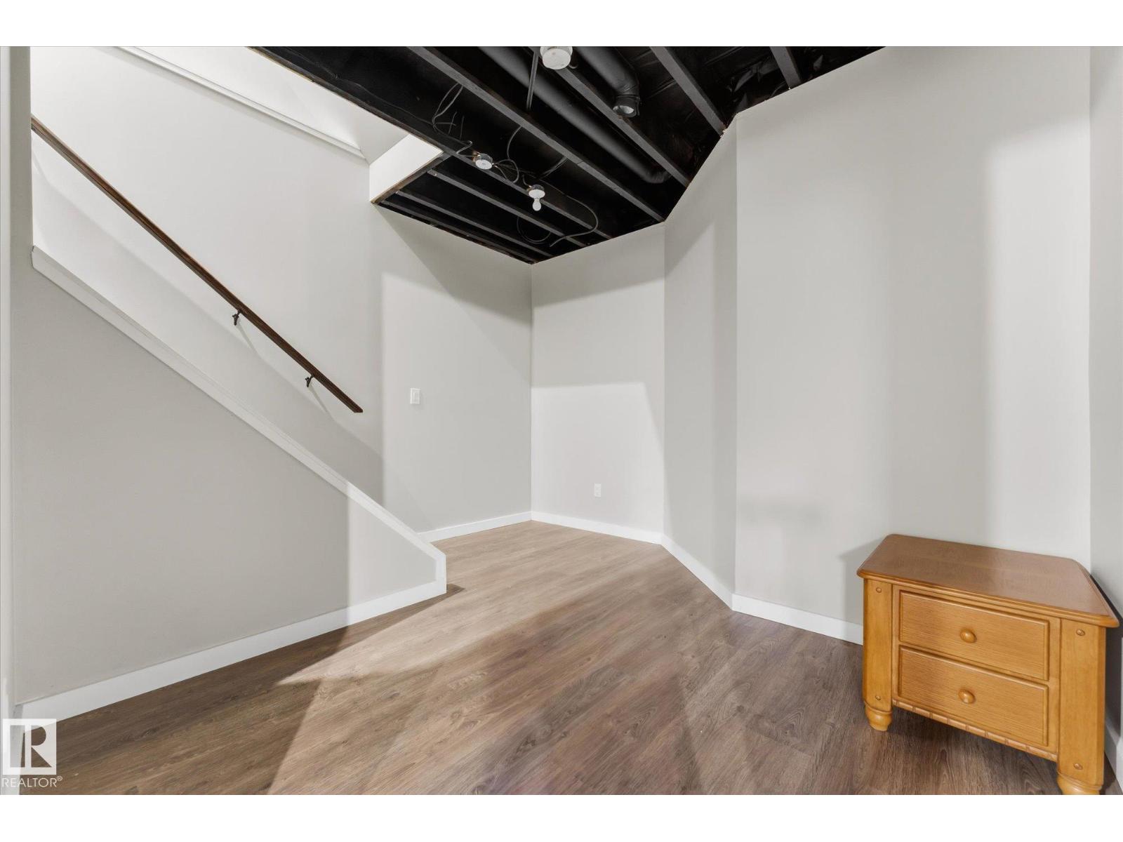 10605 96 ST - 34