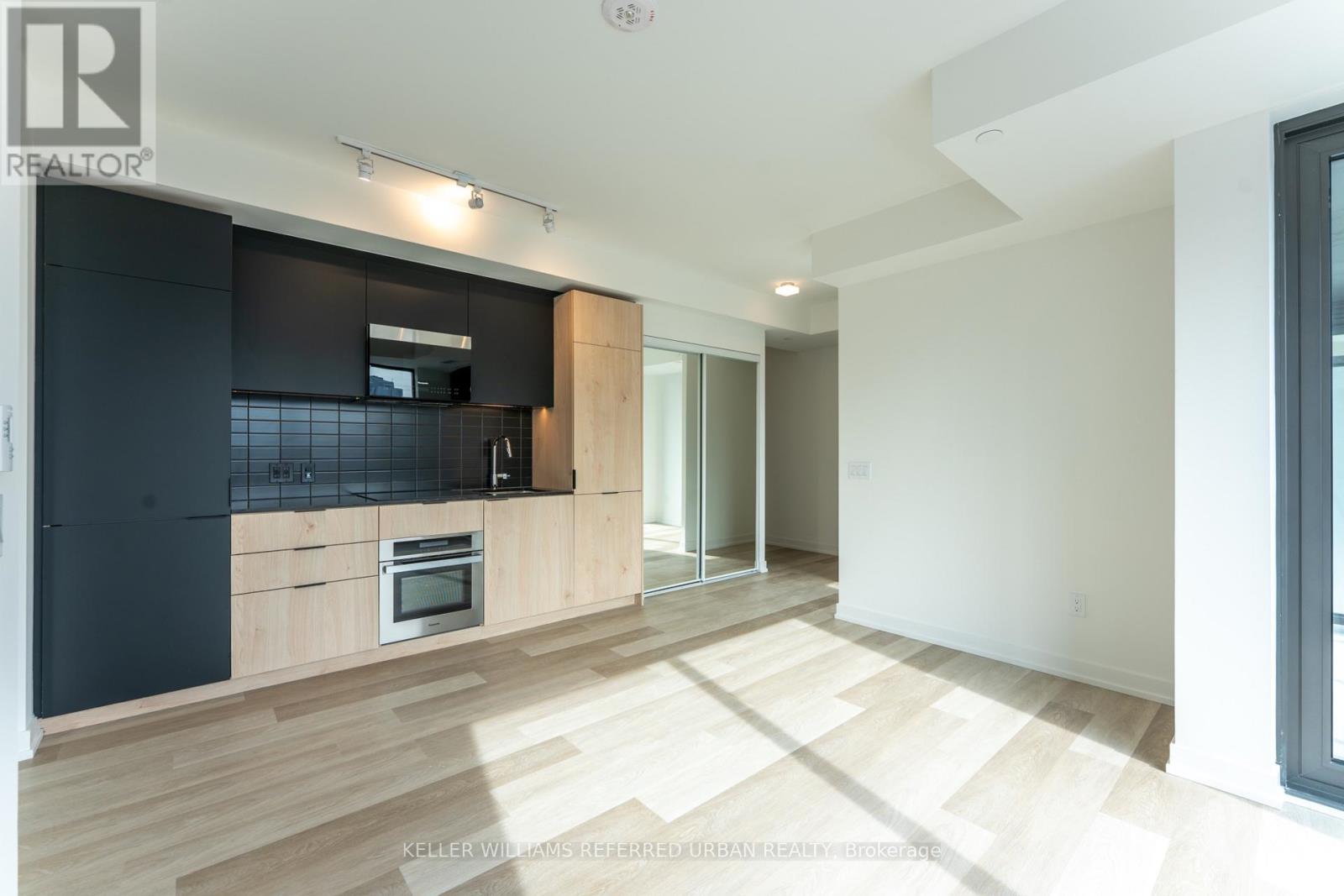 #822 28 EASTERN AVENUE - 10