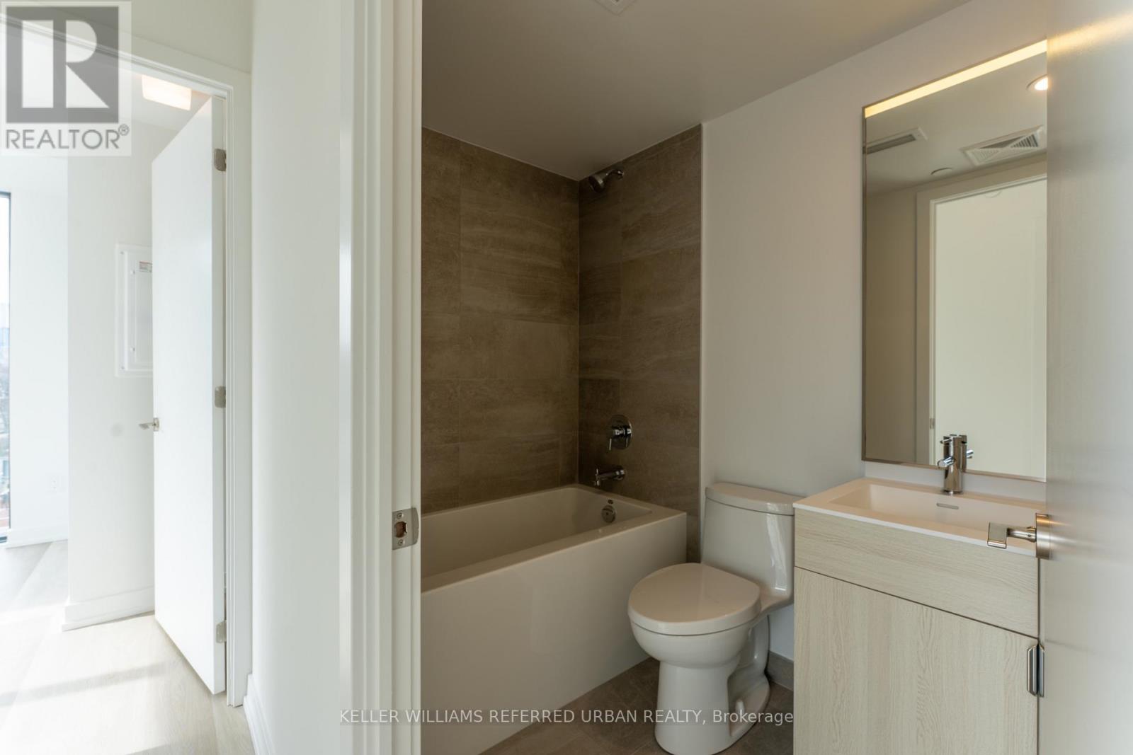 #822 28 EASTERN AVENUE - 14