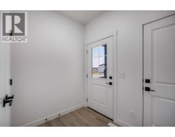 140 Lakewood Crescent - photo 4