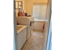 Great room - 371 Dowson Loop, Newmarket, ON L3X3G3 Photo 8