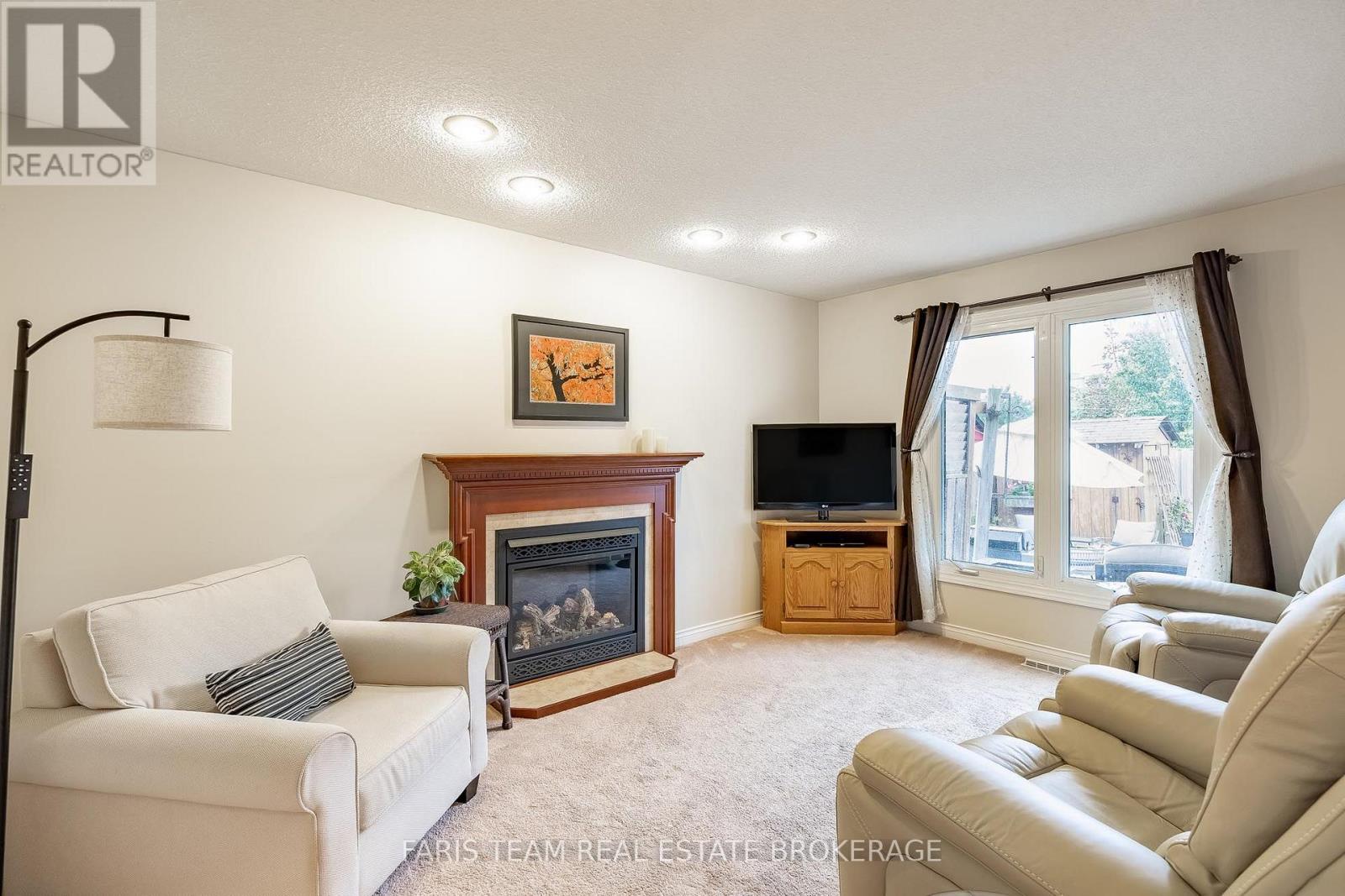 4 O'shaughnessy Crescent, Barrie, ON photo 10