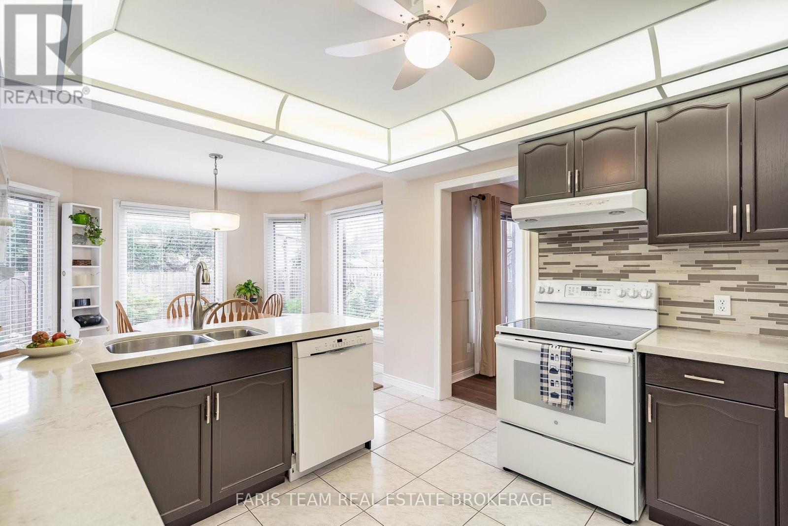 4 O'shaughnessy Crescent, Barrie, ON photo 6