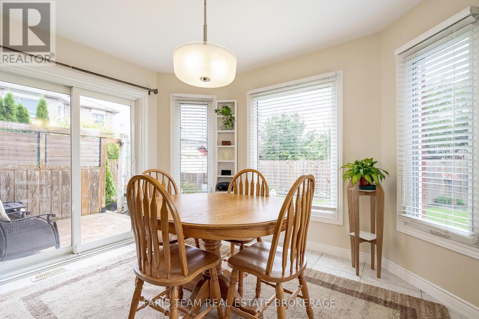 4 O'shaughnessy Crescent, Barrie, ON photo 7