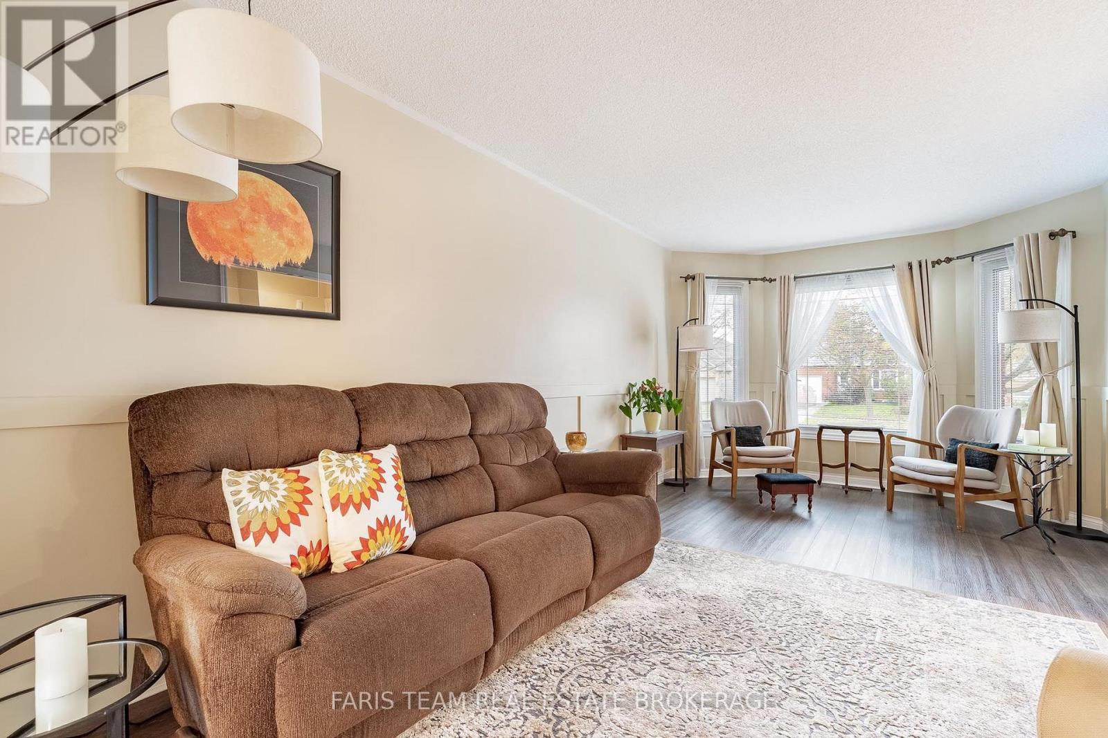 4 O'shaughnessy Crescent, Barrie, ON photo 9