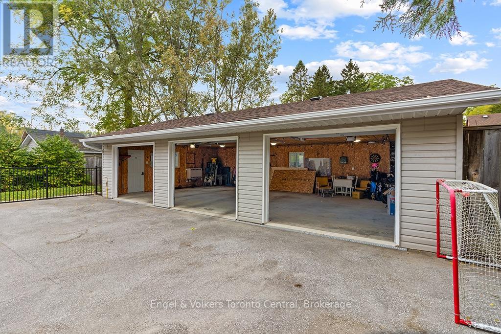 484 2ND AVENUE E - Image 37