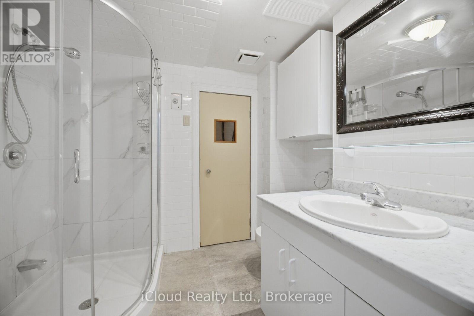 52 Bengal Court, Toronto, ON photo 39
