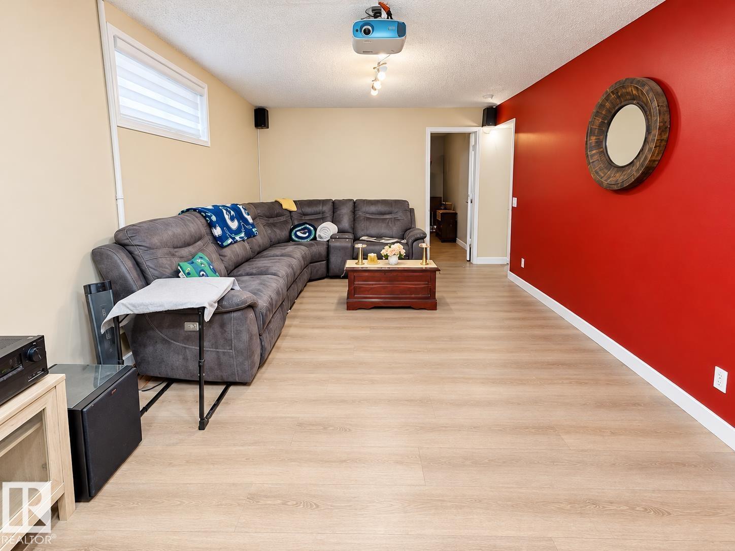 15135 43 ST NW - 9