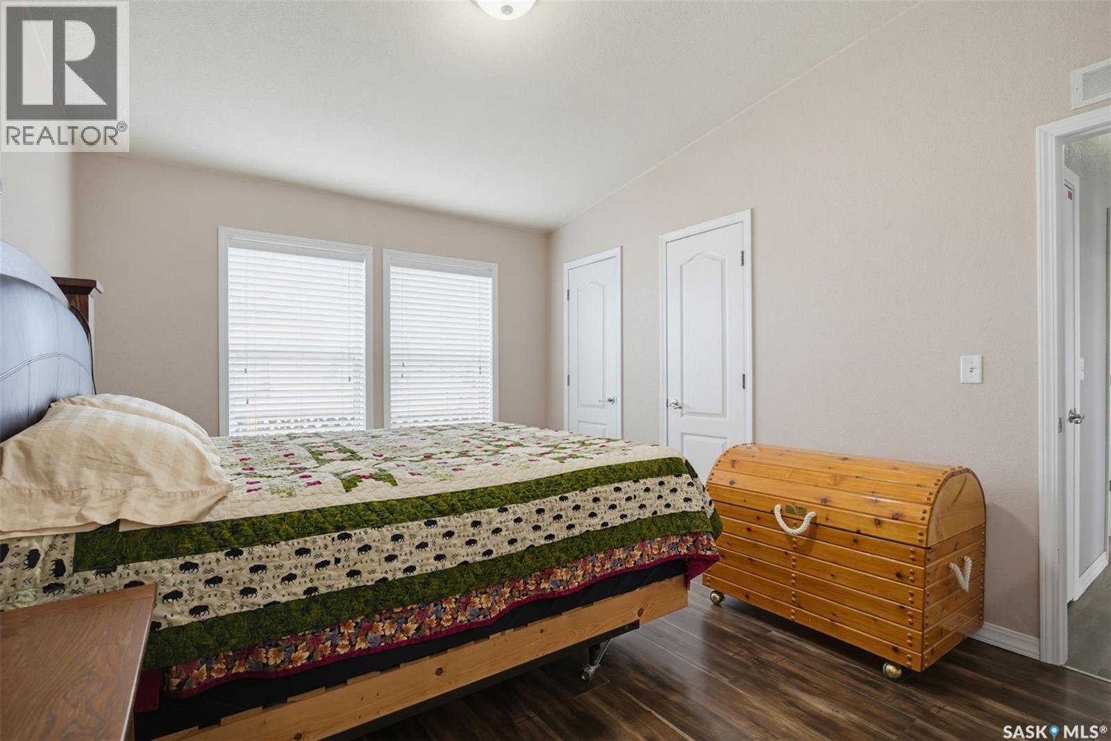 13 401 Railway AVENUE - 15
