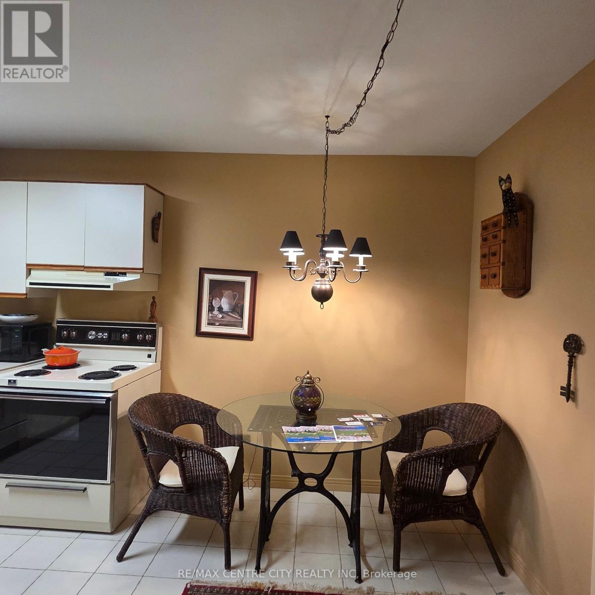 549 Ridout Street North — photo 7