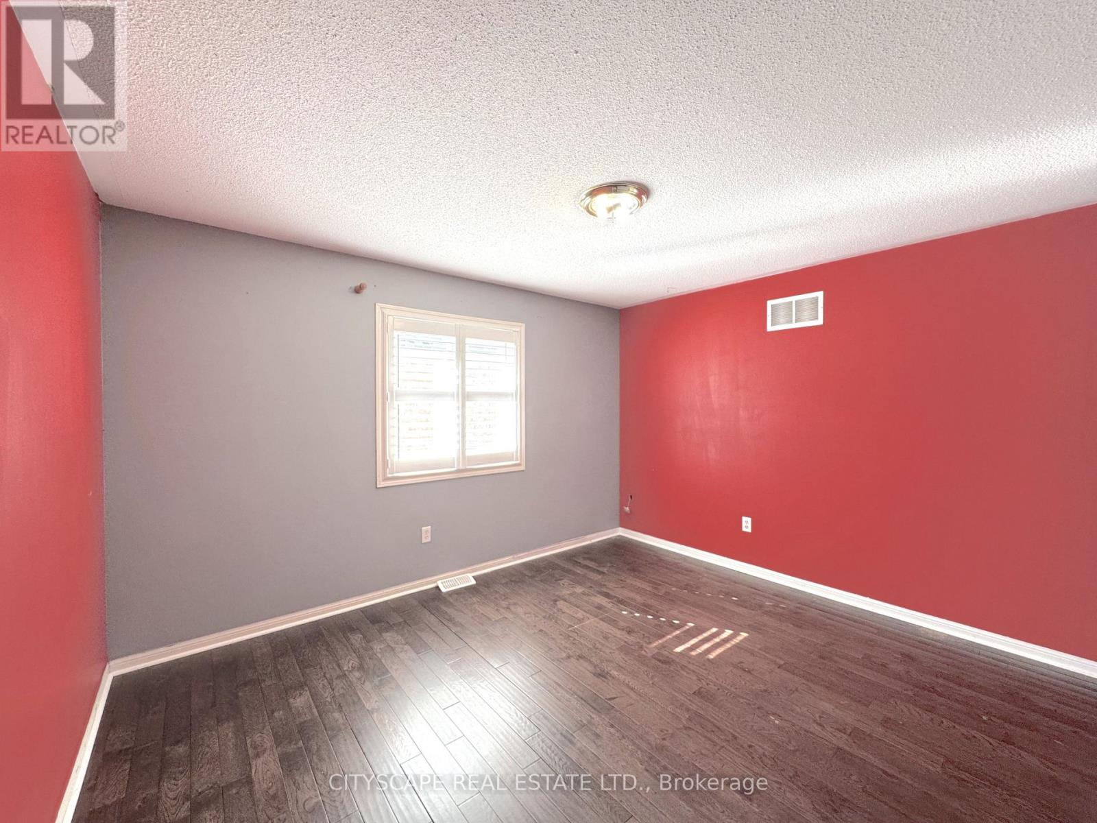 4 SERVICEBERRY CRESCENT - 35