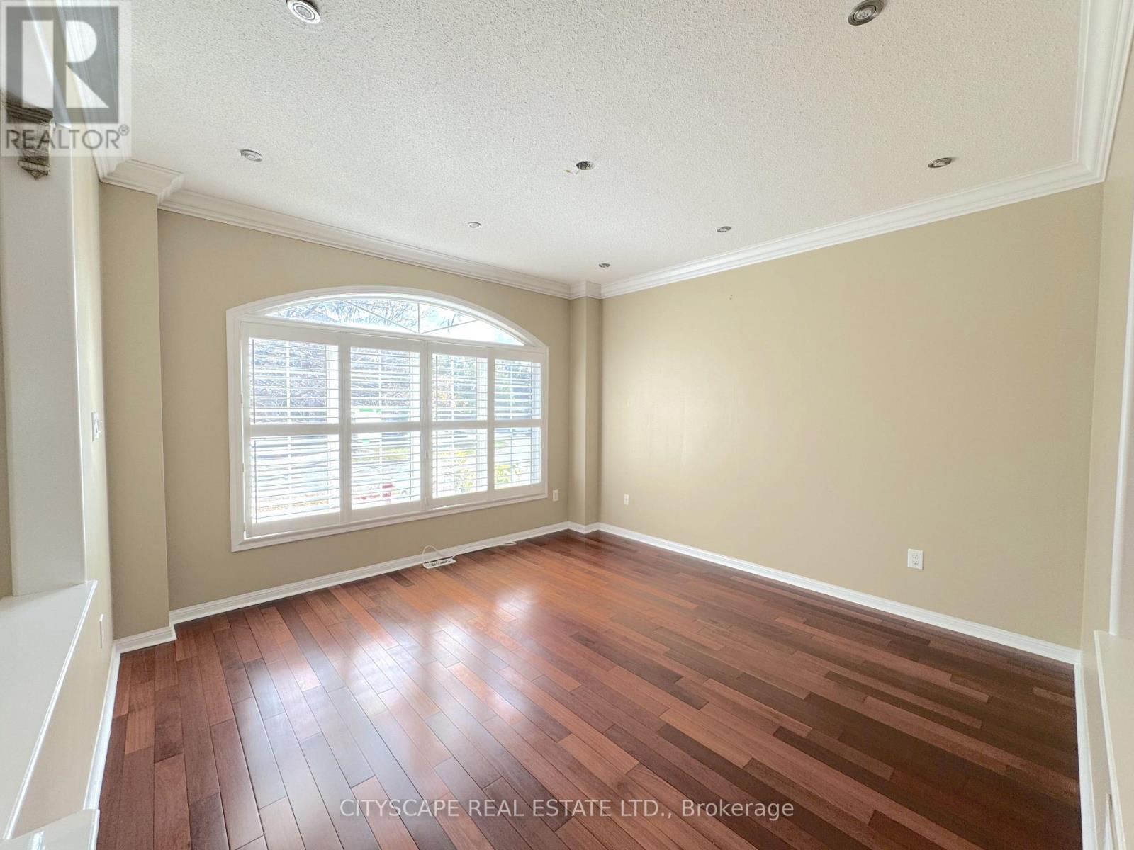 4 SERVICEBERRY CRESCENT - 8