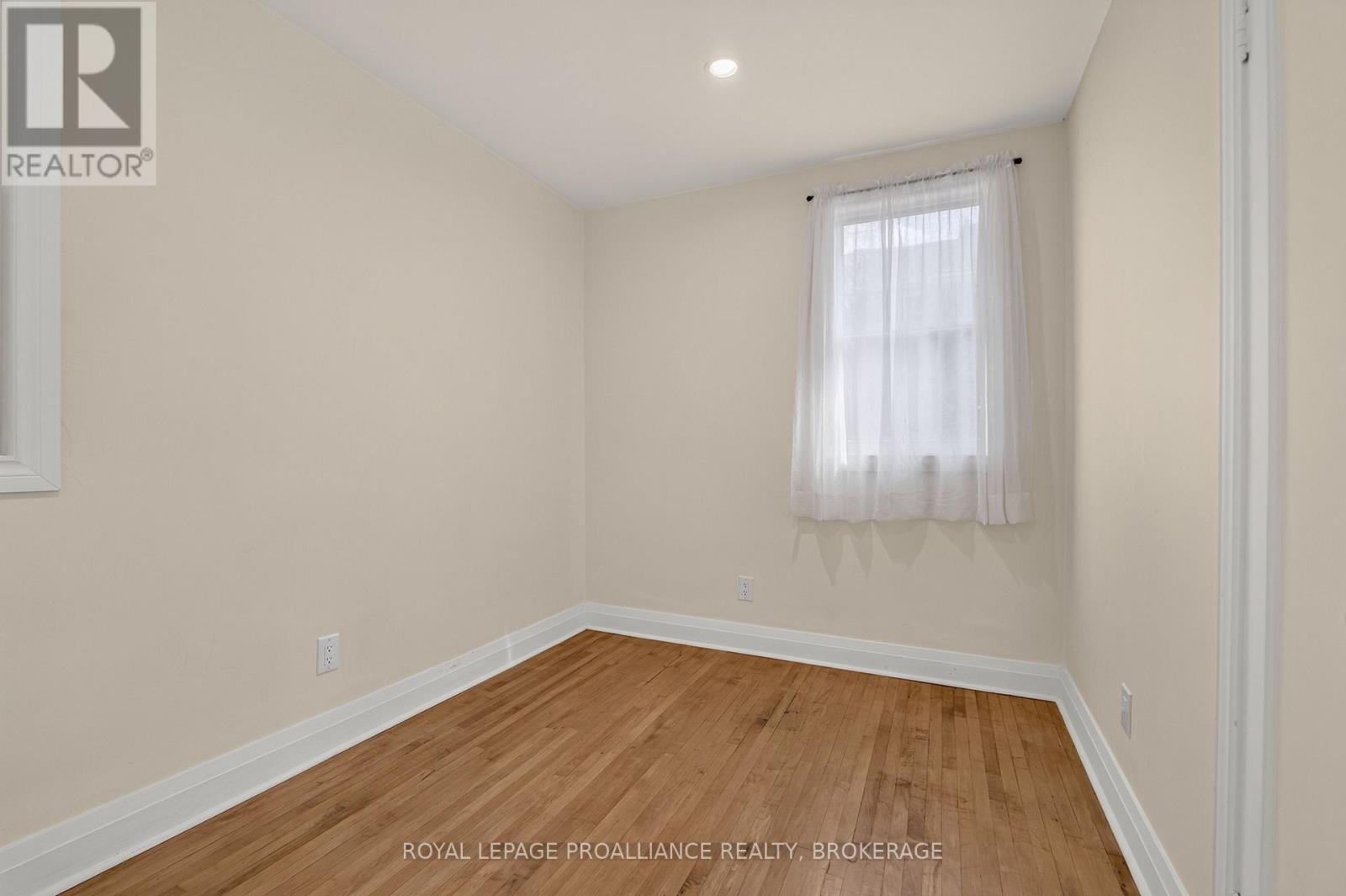 229 PARK STREET - 25