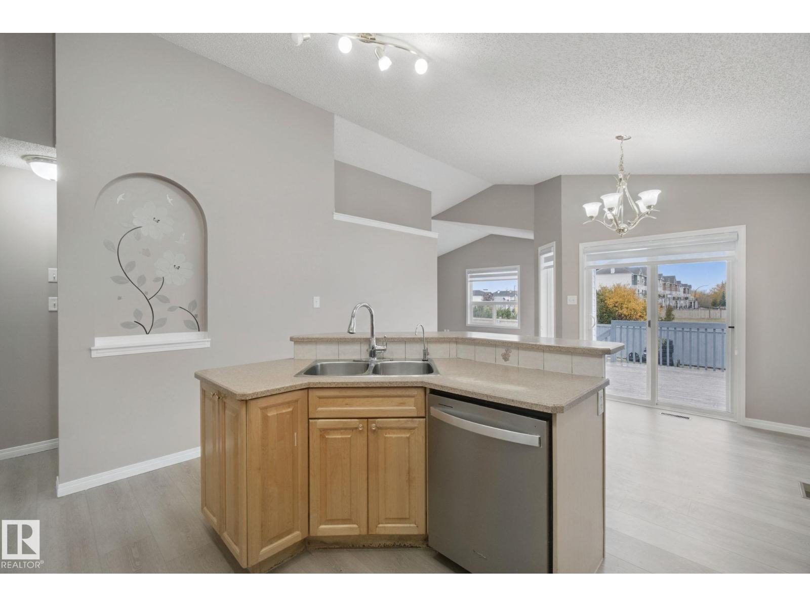 3316 26 ST NW - 12
