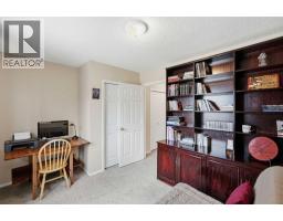 54 Cougar Ridge Bay SW - photo 17