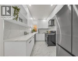 Living room - 188 Courtland Avenue E, Kitchener, ON N2G2V4 Photo 12