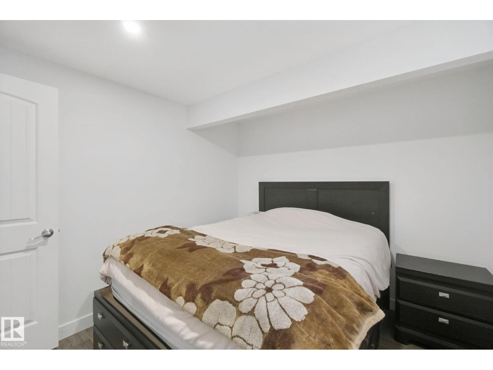 4113 158 AV NW - 40