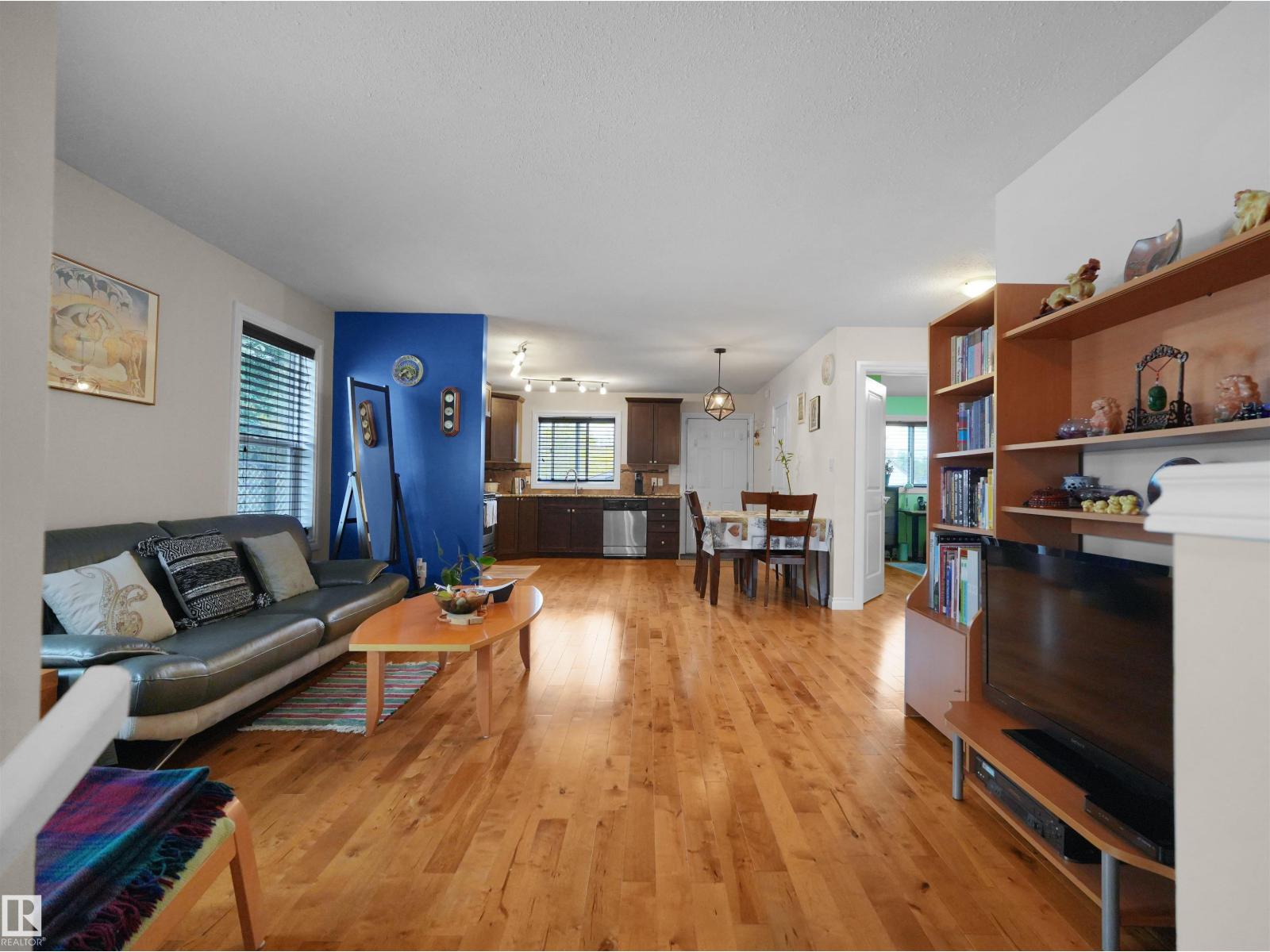 11841 94 ST NW - 4