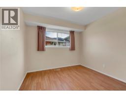 Dining room - 3400 Wilson Street Unit# 137, Penticton, BC V2A8H9 Photo 8