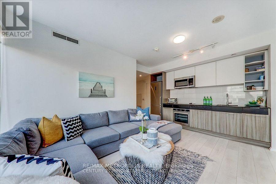 #605 68 SHUTER STREET - 16
