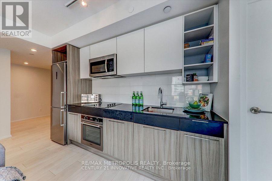 #605 68 SHUTER STREET - 17