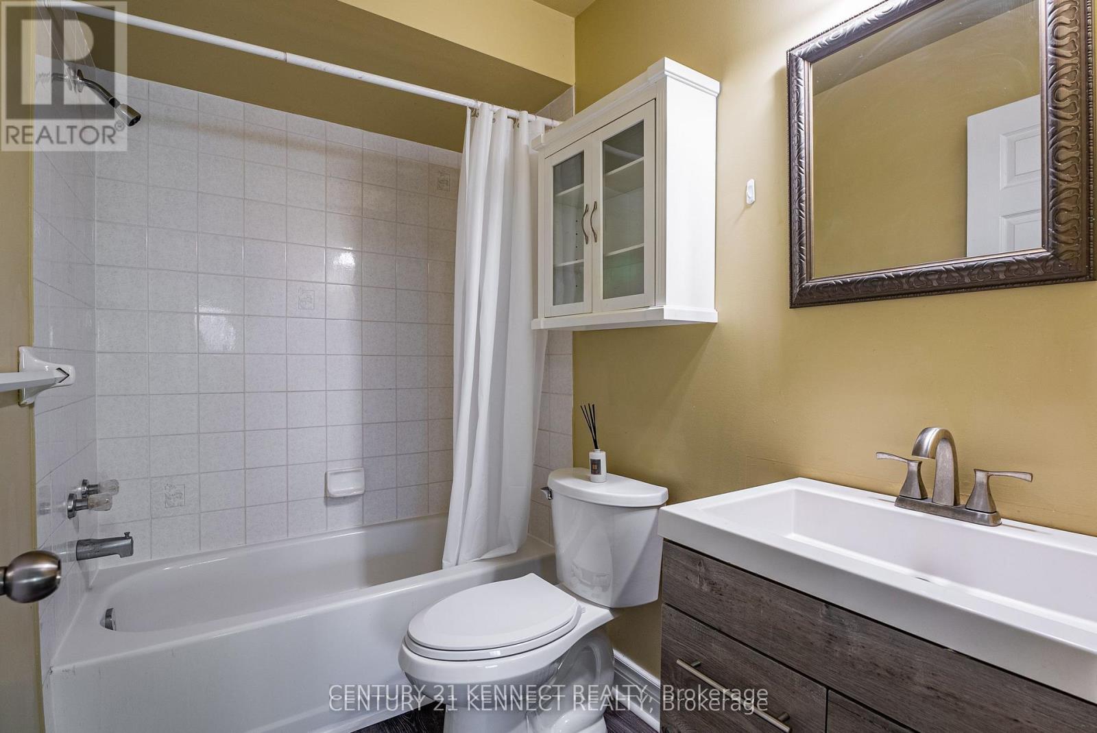 5 Knotty Pine Drive, Whitby, ON photo 14