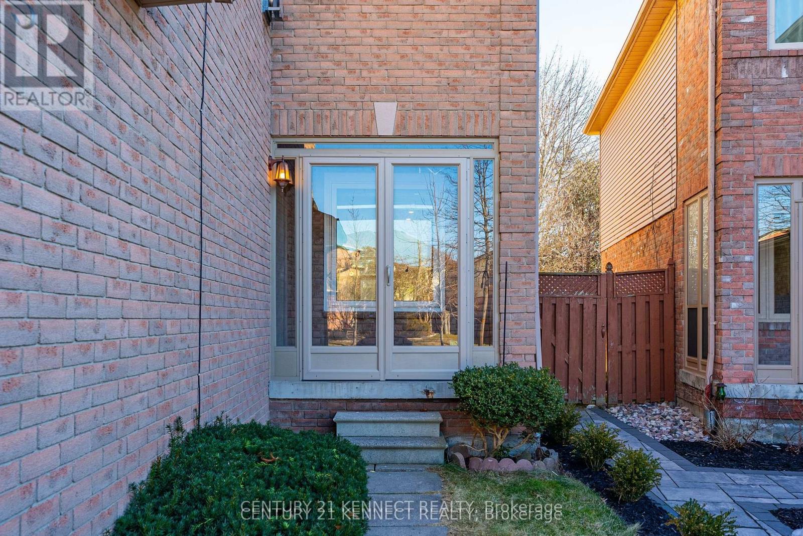 5 KNOTTY PINE DRIVE, Whitby (Williamsburg) — photo 3