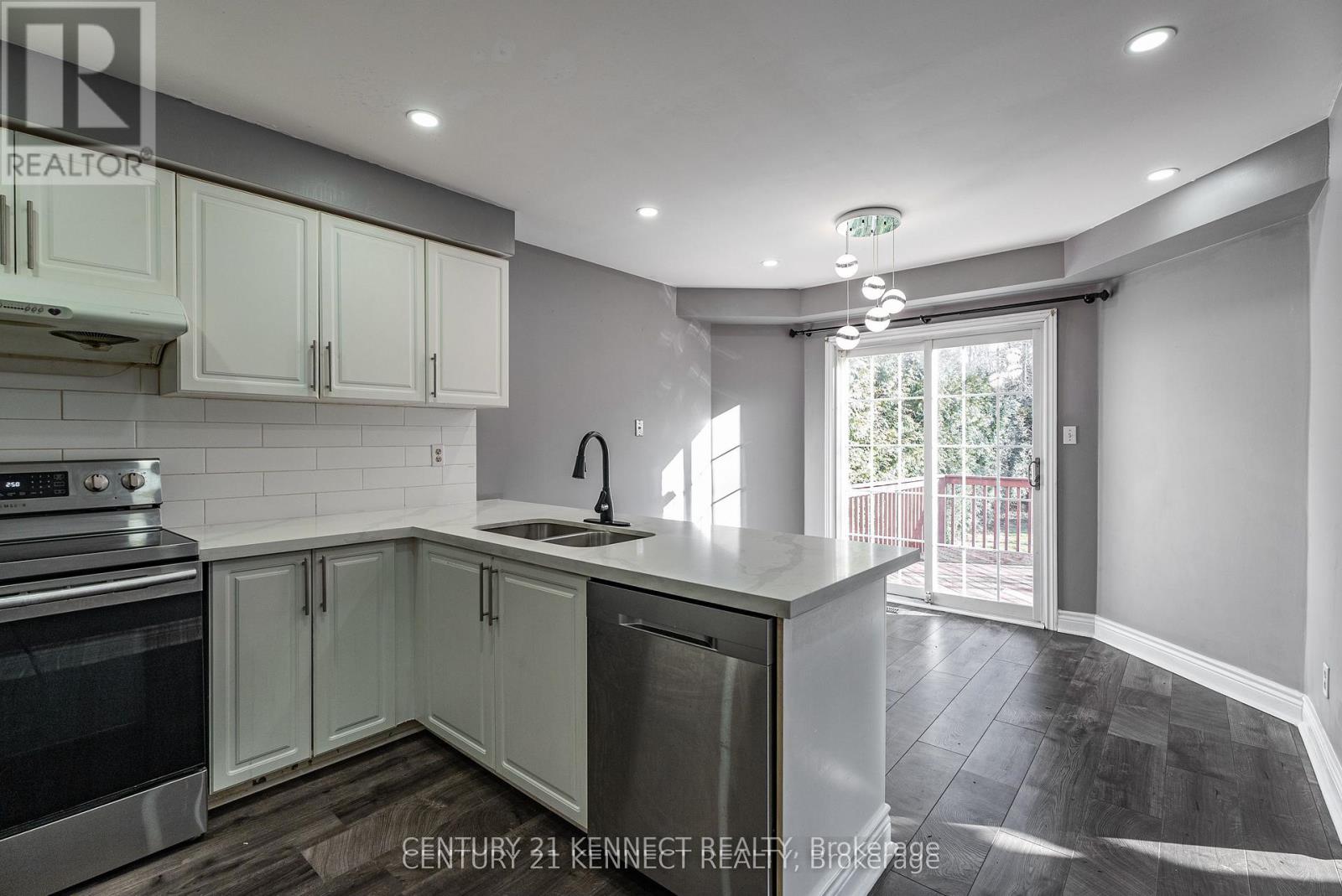 5 KNOTTY PINE DRIVE, Whitby (Williamsburg) — photo 6
