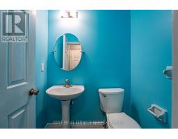 5 Knotty Pine Drive, Whitby, ON L1R2J6 Photo 9