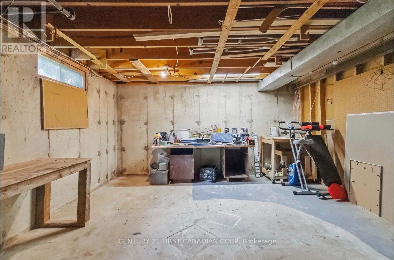 14 ALAYNE CRESCENT - 24