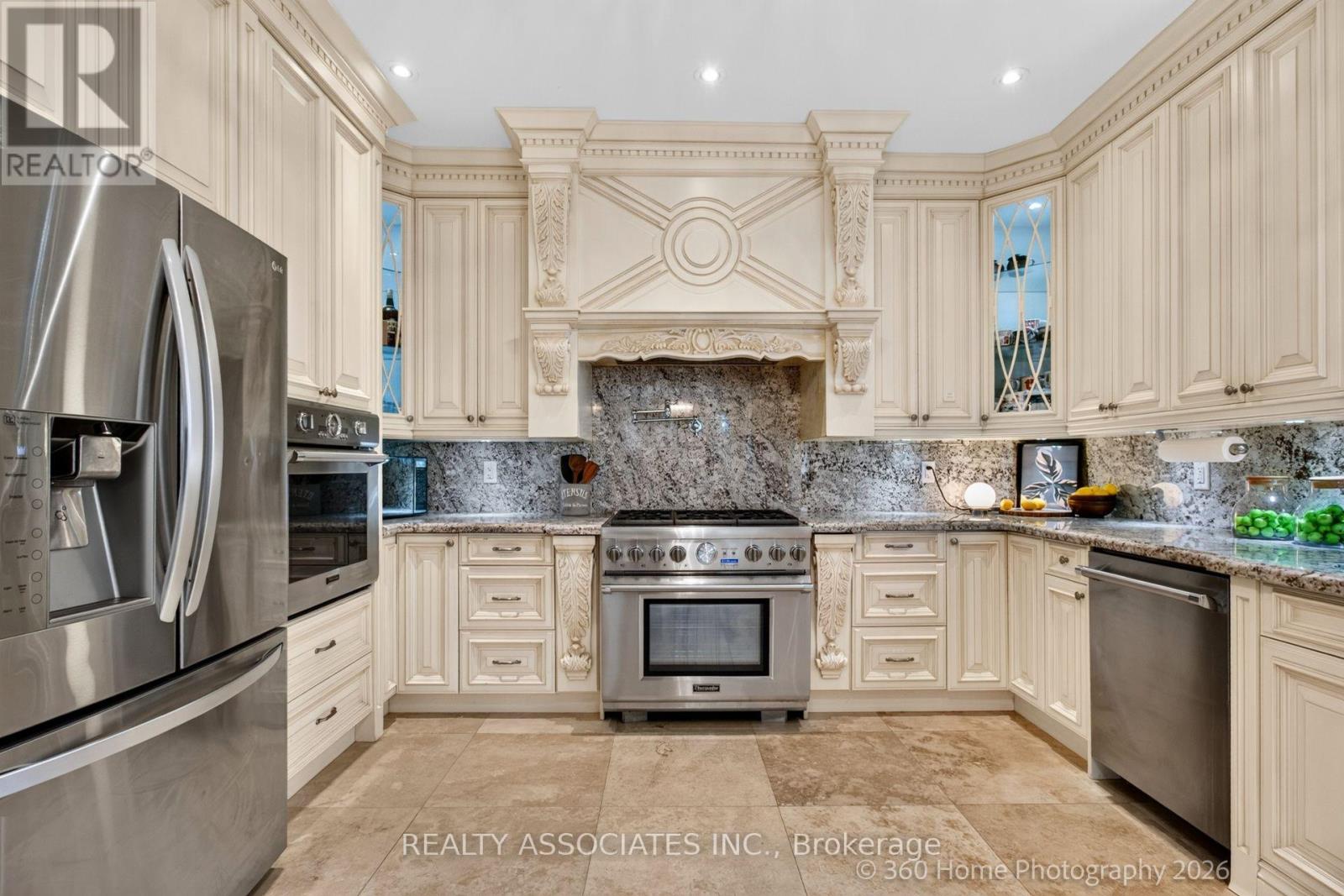128 Coalbrook Court, Vaughan, ON photo 3
