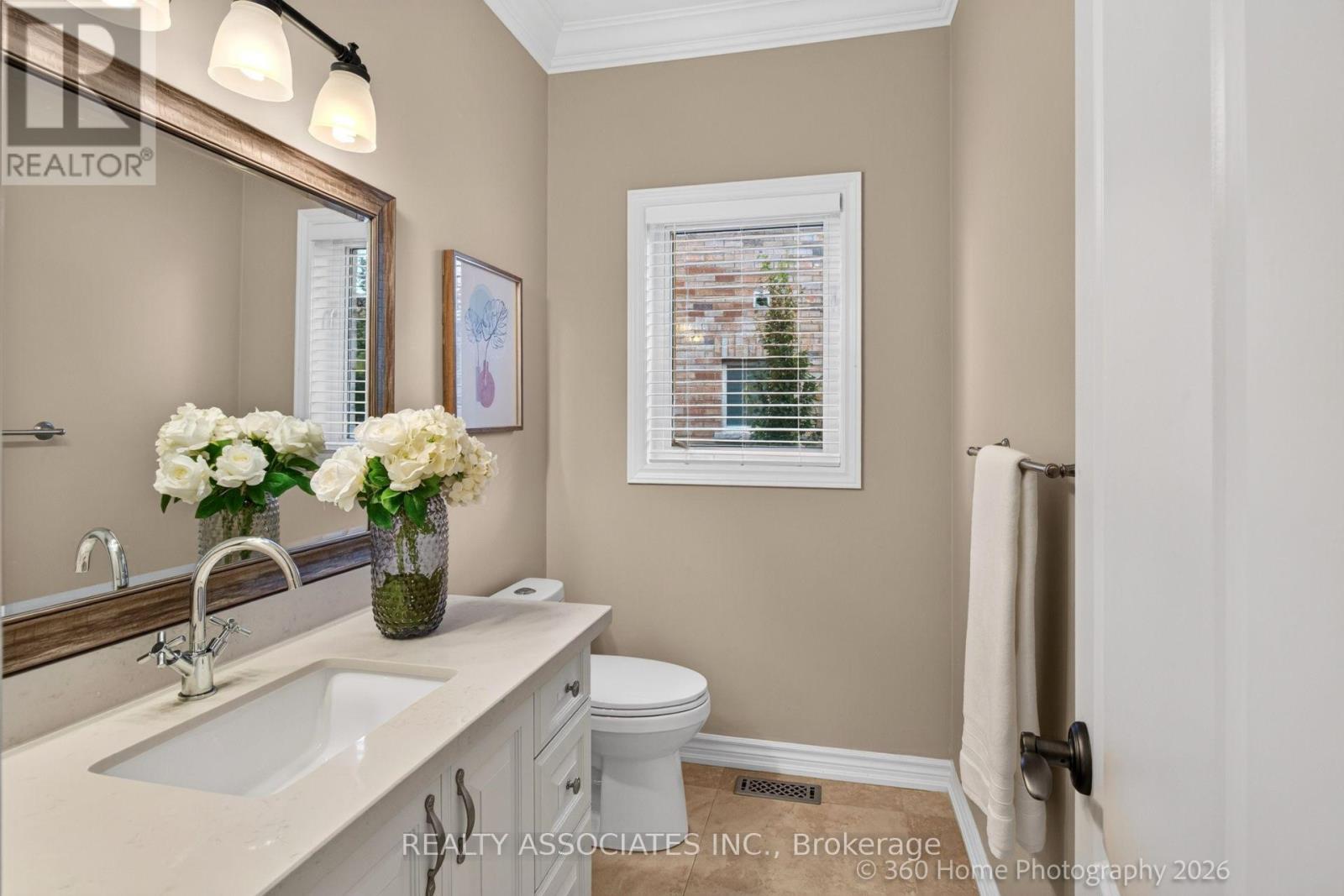 128 Coalbrook Court, Vaughan, ON photo 5
