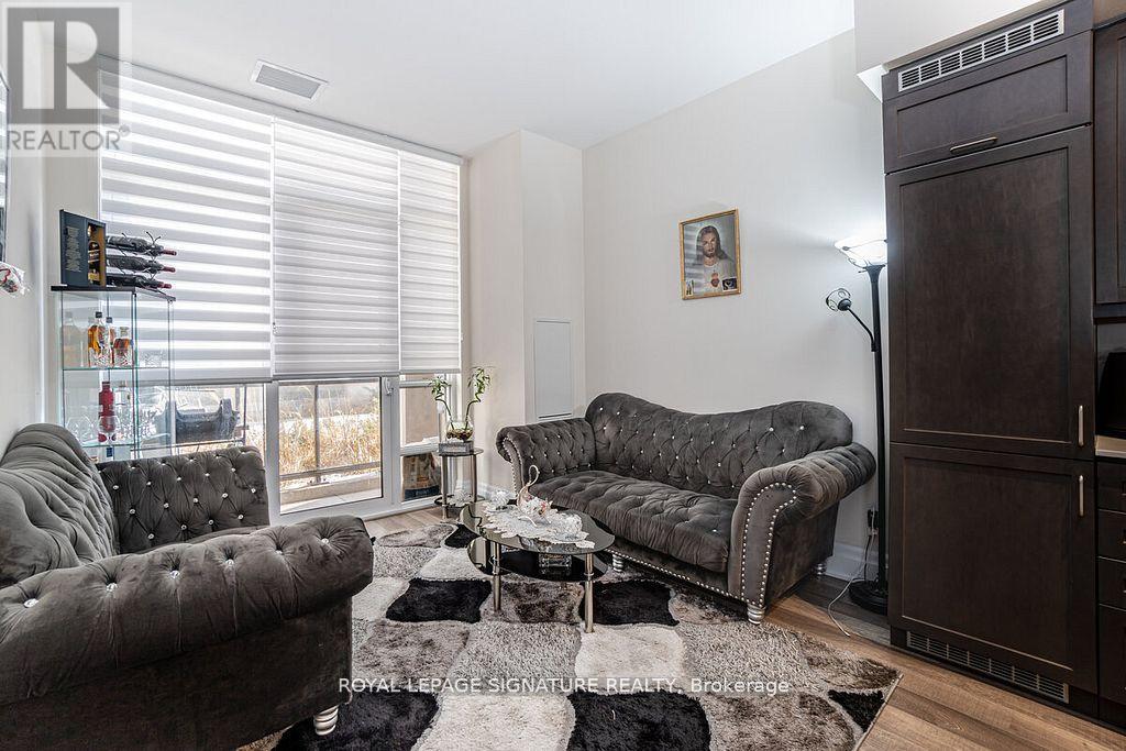 9085 Jane Street — photo 18