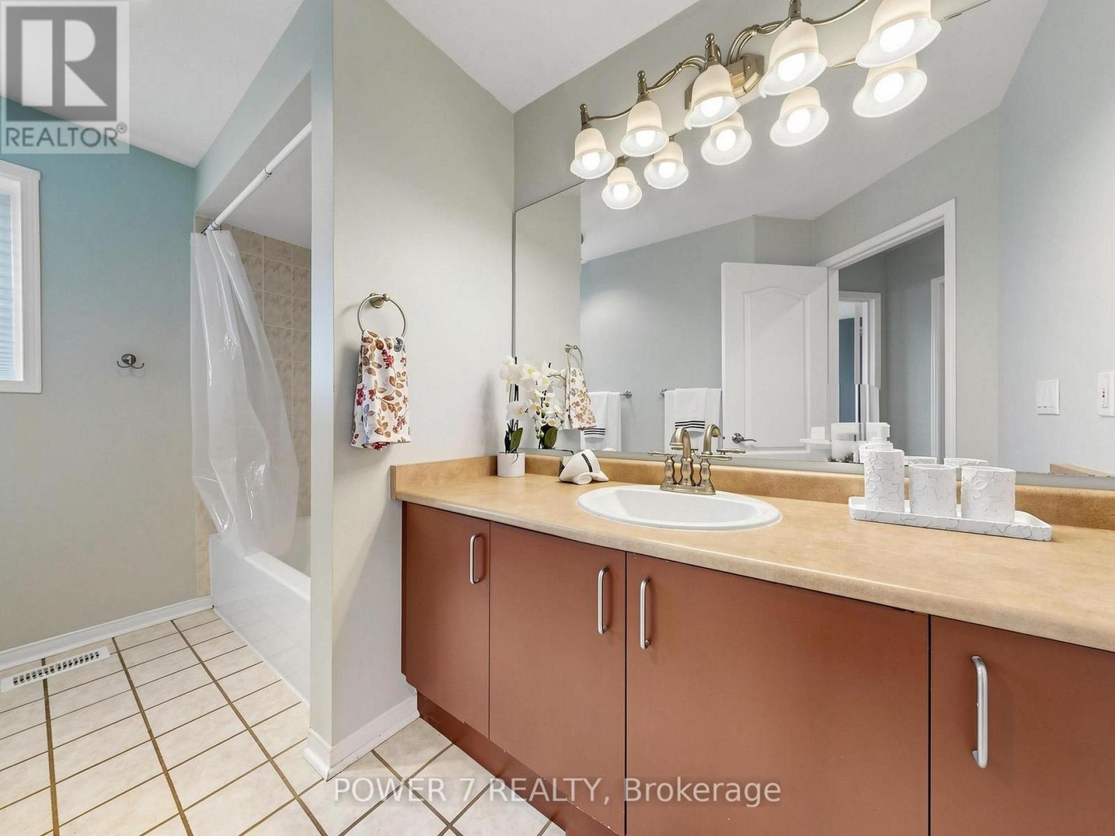 61 Millcliff Circle, Aurora, ON photo 32
