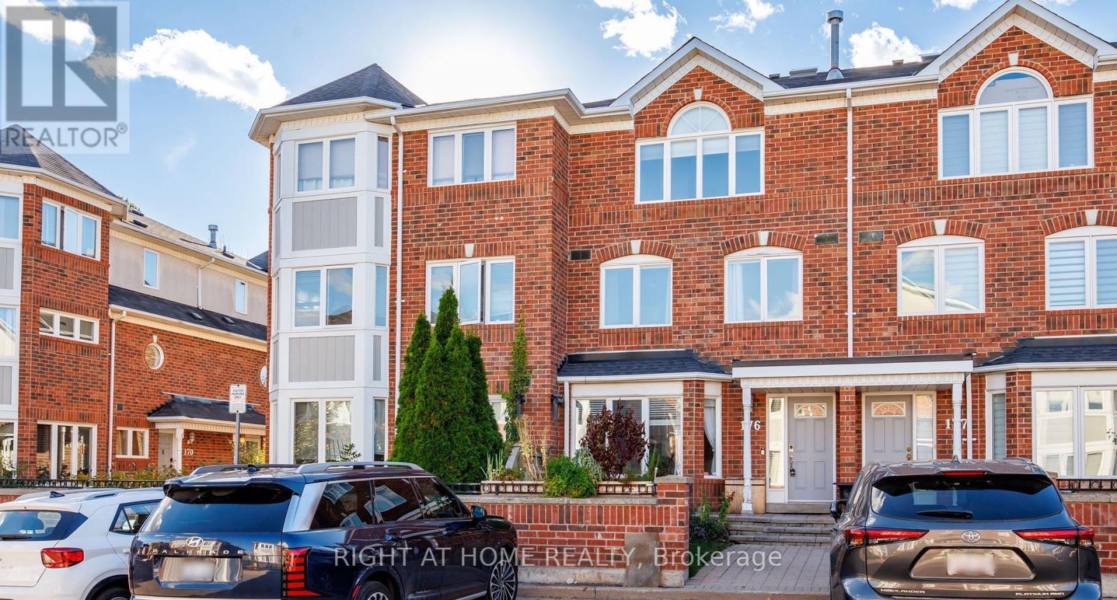 176 - 18 CLARK AVENUE W, Vaughan (Crestwood-Springfarm-Yorkhill)