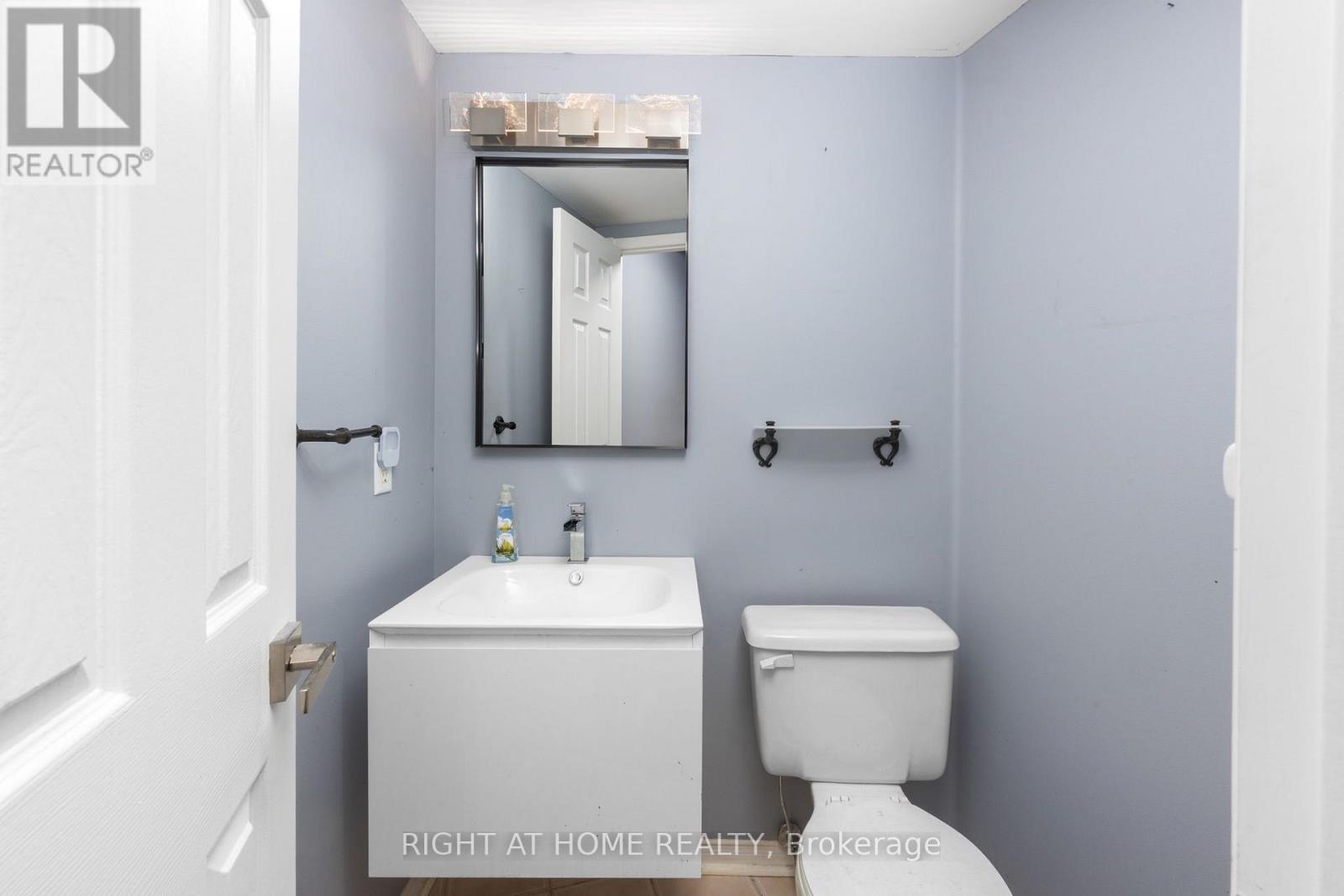 18 Clark Avenue West — photo 14