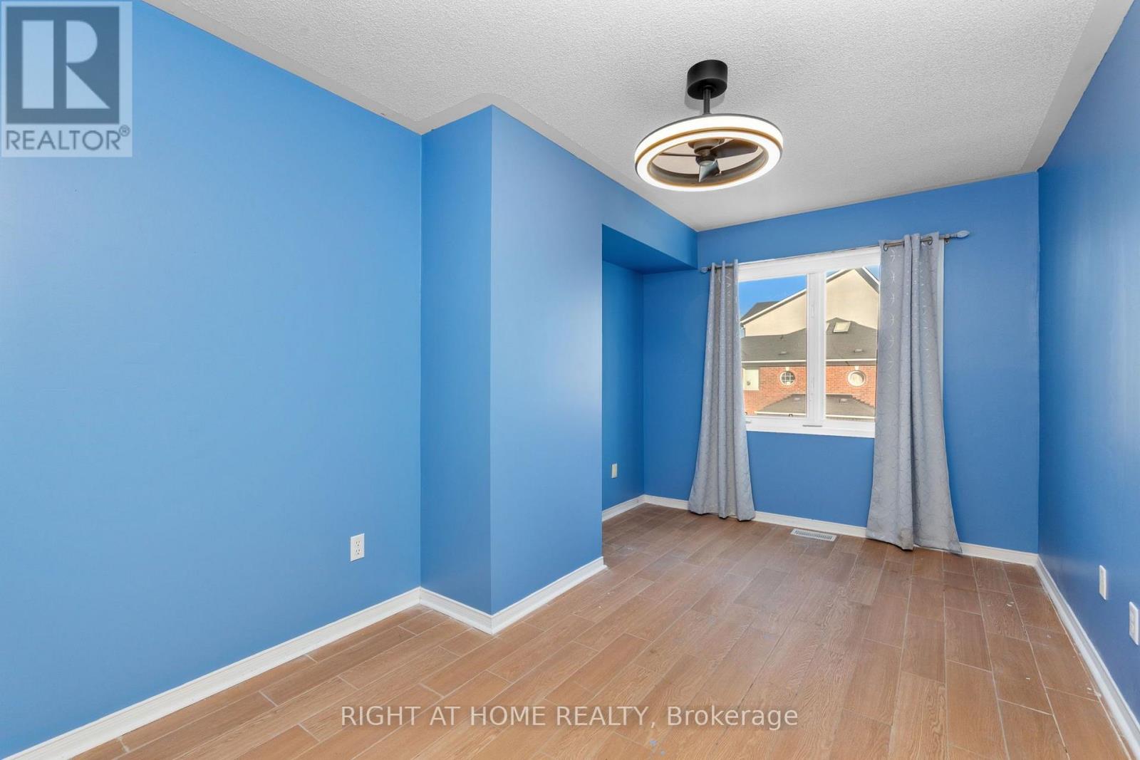 18 Clark Avenue West — photo 15