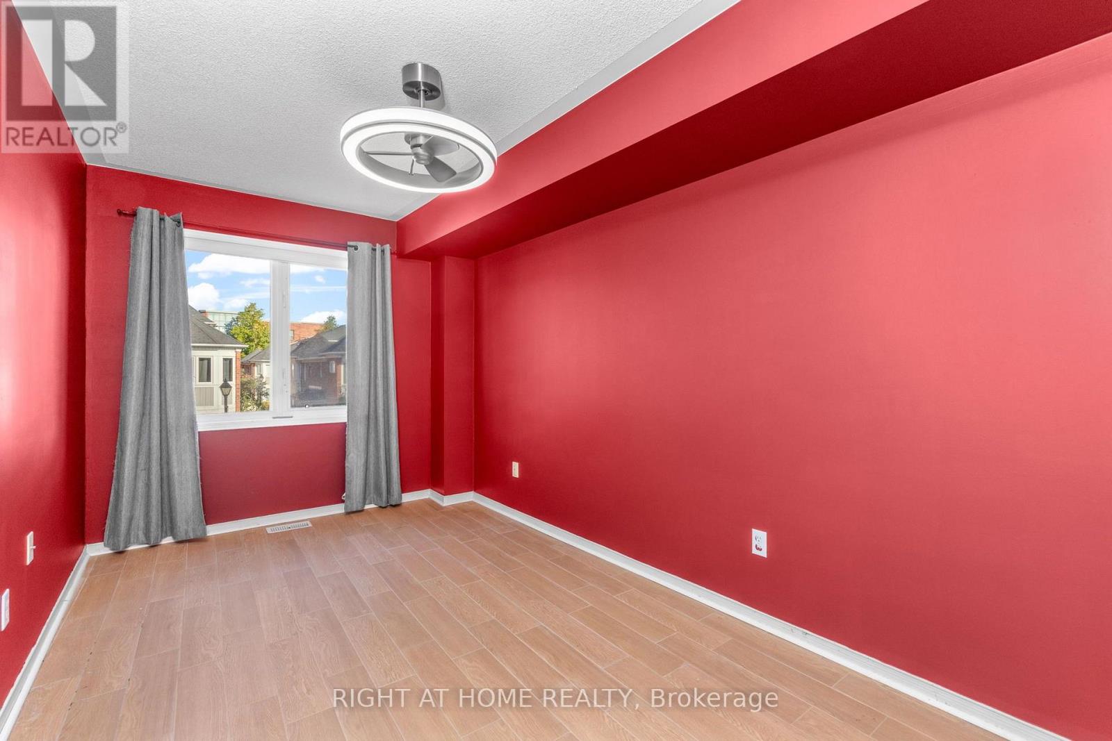 18 Clark Avenue West — photo 17
